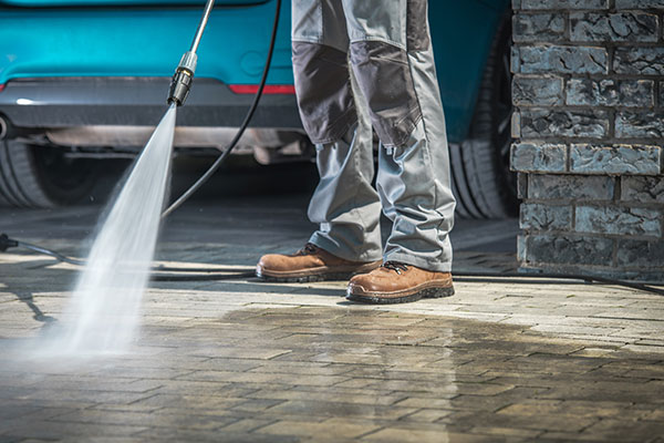 Pressure washing vs softwashing