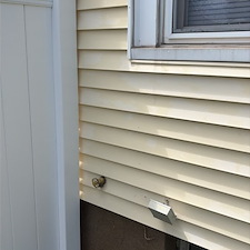 Pressure-Washing-a-cape-in-WeathersfieldCT 2