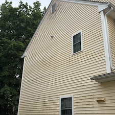 Soft-Washing-a-beautiful-home-in-Wallingford-Connecticut 1