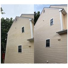 Soft-Washing-a-beautiful-home-in-Wallingford-Connecticut 4